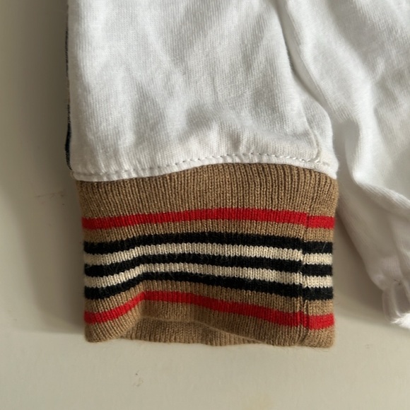 Burberry onesie, long sleeve. I’m perfect condition - Picture 3 of 6
